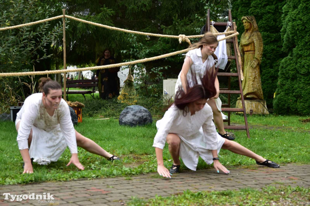 Szepty z Borów - teatr pradawnej opowieści