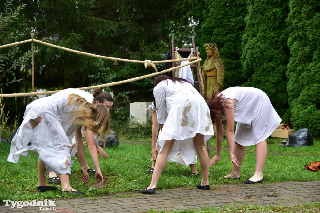Szepty z Borów - teatr pradawnej opowieści