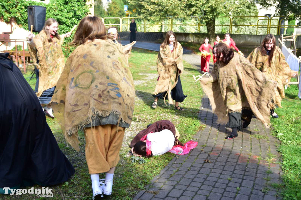 Szepty z Borów - teatr pradawnej opowieści