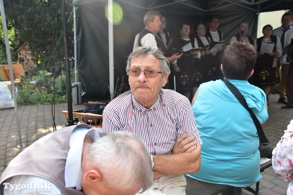 Wielka borowiacka biesiada na dziedzińcu Muzeum Borów Tucholskich