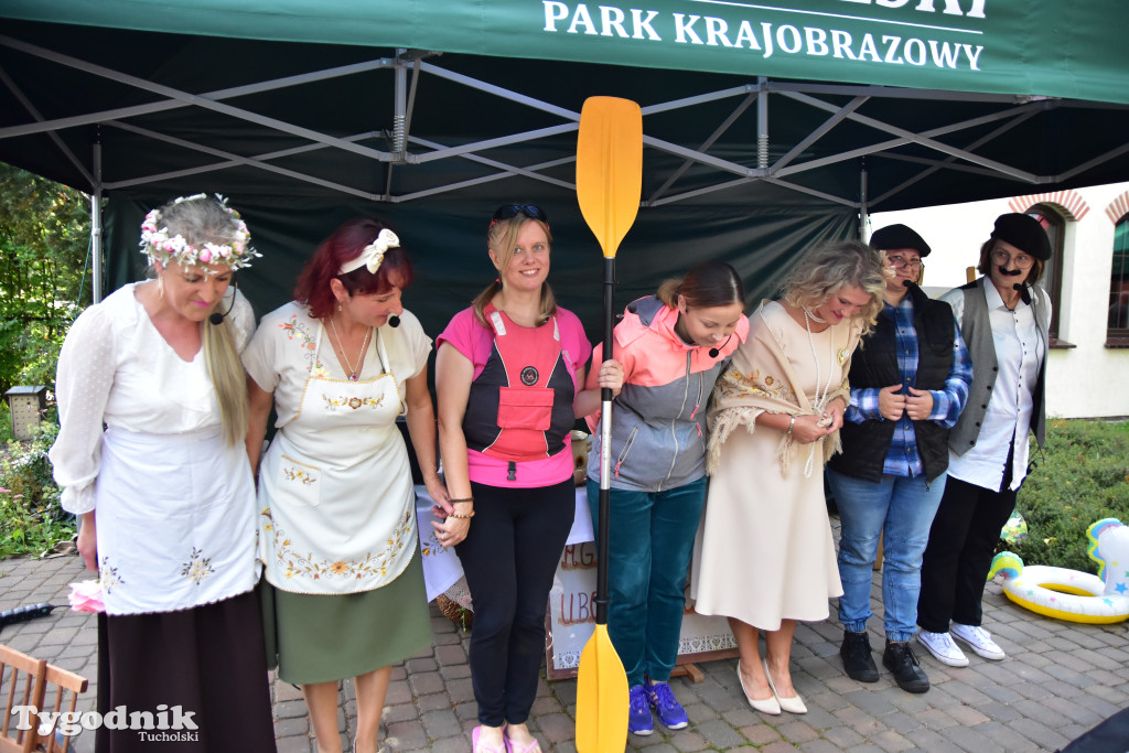Wielka borowiacka biesiada na dziedzińcu Muzeum Borów Tucholskich