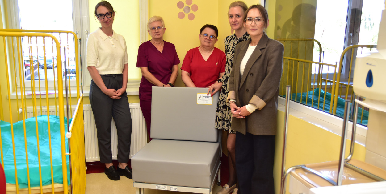 Przekazanie łóżek na oddział pediatryczny