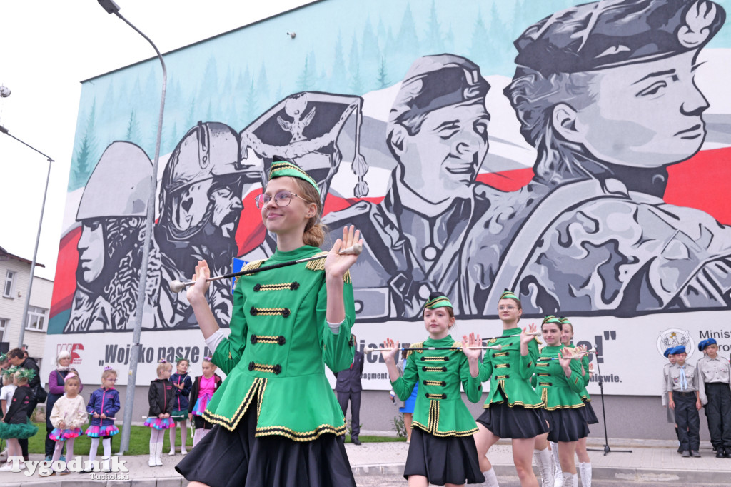 Lubiewo i patriotyczny mural. Uroczyste odsłonięcie