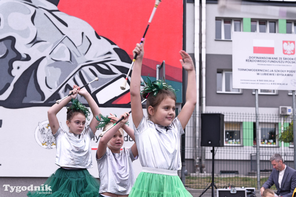 Lubiewo i patriotyczny mural. Uroczyste odsłonięcie