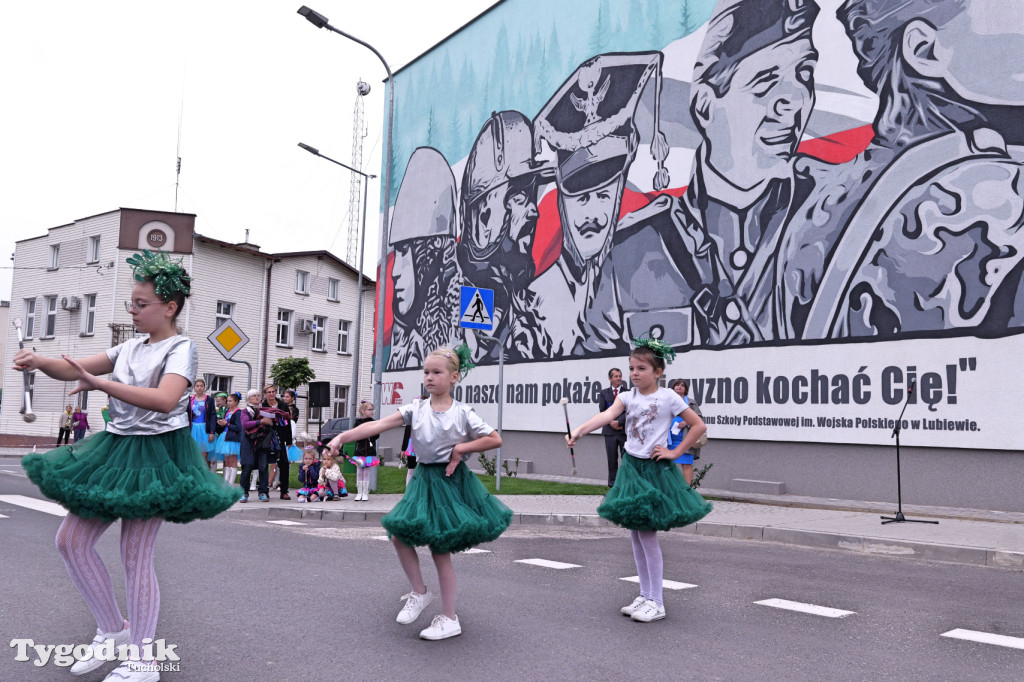 Lubiewo i patriotyczny mural. Uroczyste odsłonięcie
