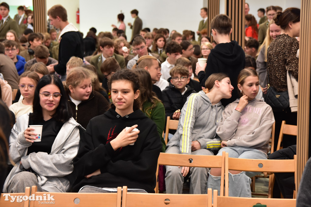 Tuchola: Europejski Dzień Języków Obcych w Technikum Leśnym im. Adama Loreta. Młóodzież zorganizowała prawdziwy \