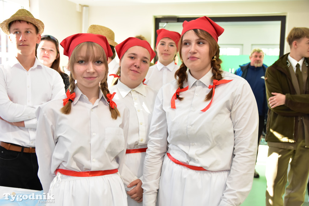 Tuchola: Europejski Dzień Języków Obcych w Technikum Leśnym im. Adama Loreta. Młóodzież zorganizowała prawdziwy \
