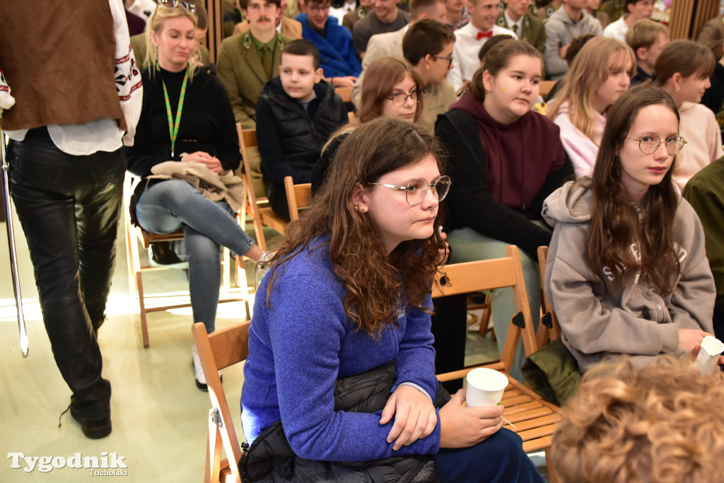 Tuchola: Europejski Dzień Języków Obcych w Technikum Leśnym im. Adama Loreta. Młóodzież zorganizowała prawdziwy \