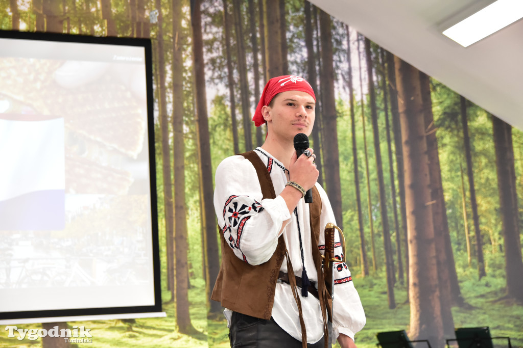 Tuchola: Europejski Dzień Języków Obcych w Technikum Leśnym im. Adama Loreta. Młóodzież zorganizowała prawdziwy \