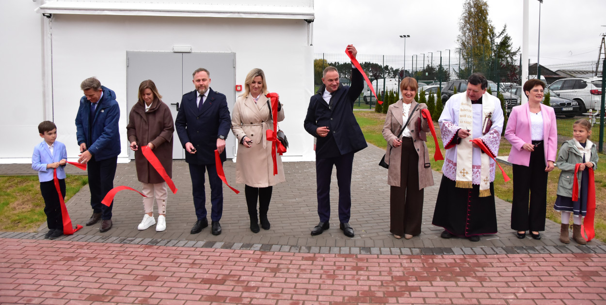 Lińsk: Uroczyście odebrano inwestycję przy Szkole Podstawowej