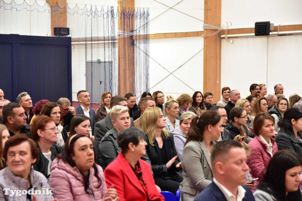 Lińsk: Uroczyście odebrano inwestycję przy Szkole Podstawowej