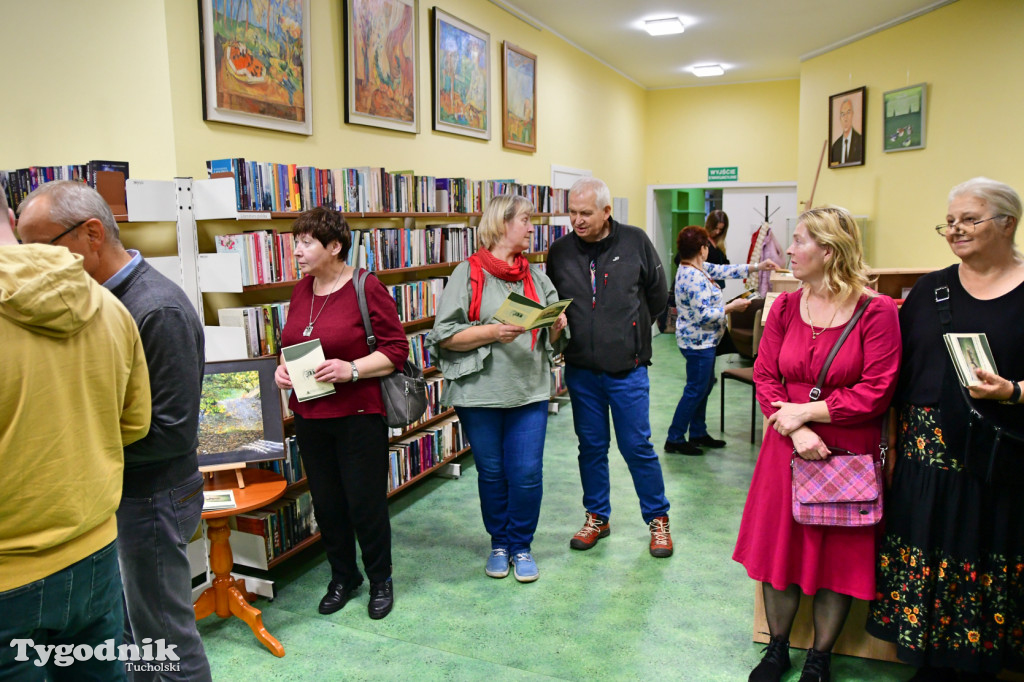  Osa w bibliotece. Marcin Ossowski ma pierwszy wernisaż!