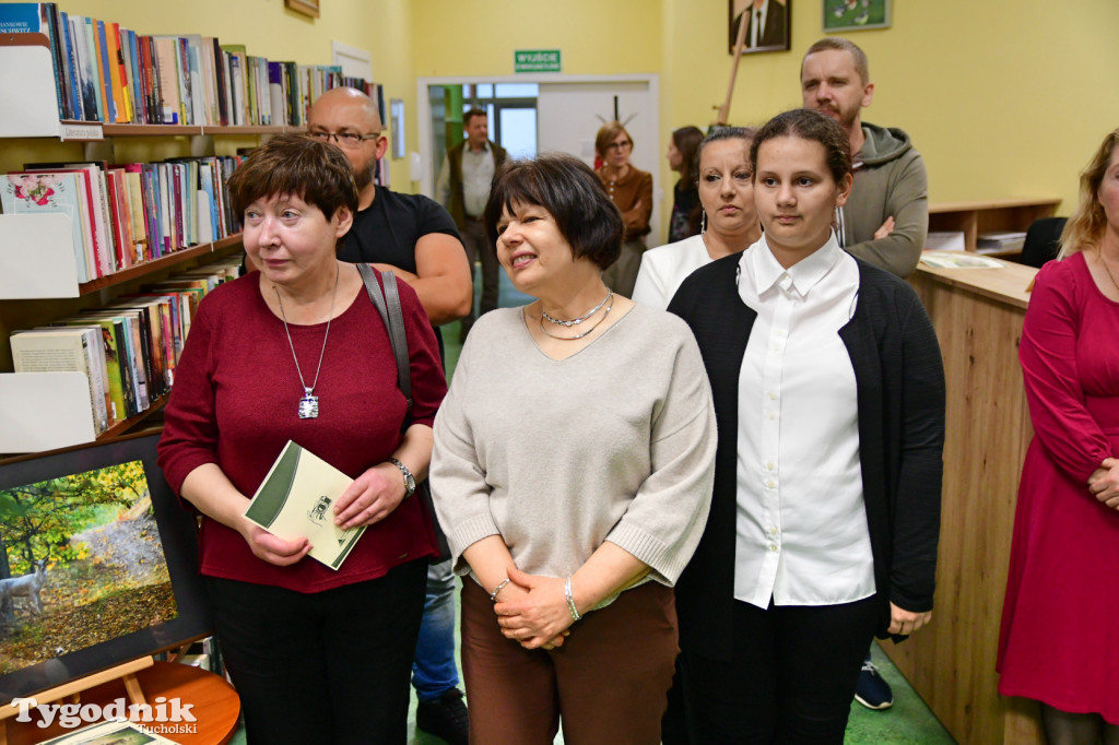  Osa w bibliotece. Marcin Ossowski ma pierwszy wernisaż!