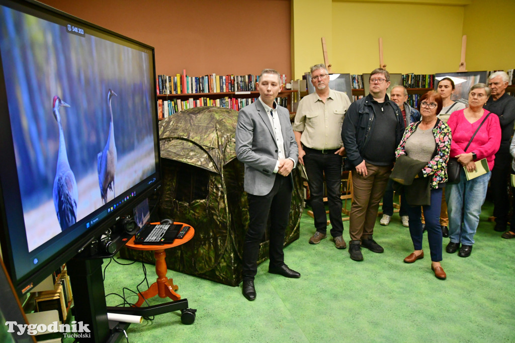  Osa w bibliotece. Marcin Ossowski ma pierwszy wernisaż!