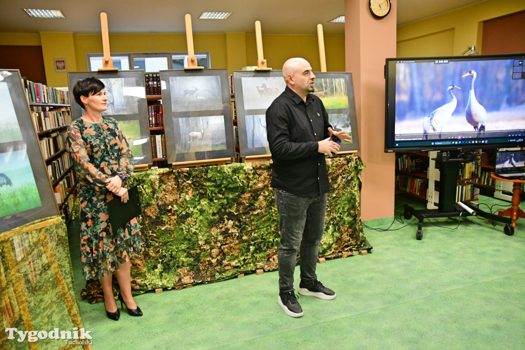  Osa w bibliotece. Marcin Ossowski ma pierwszy wernisaż!