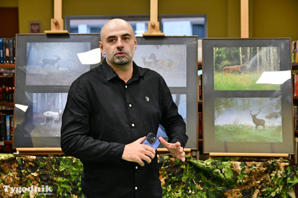  Osa w bibliotece. Marcin Ossowski ma pierwszy wernisaż!