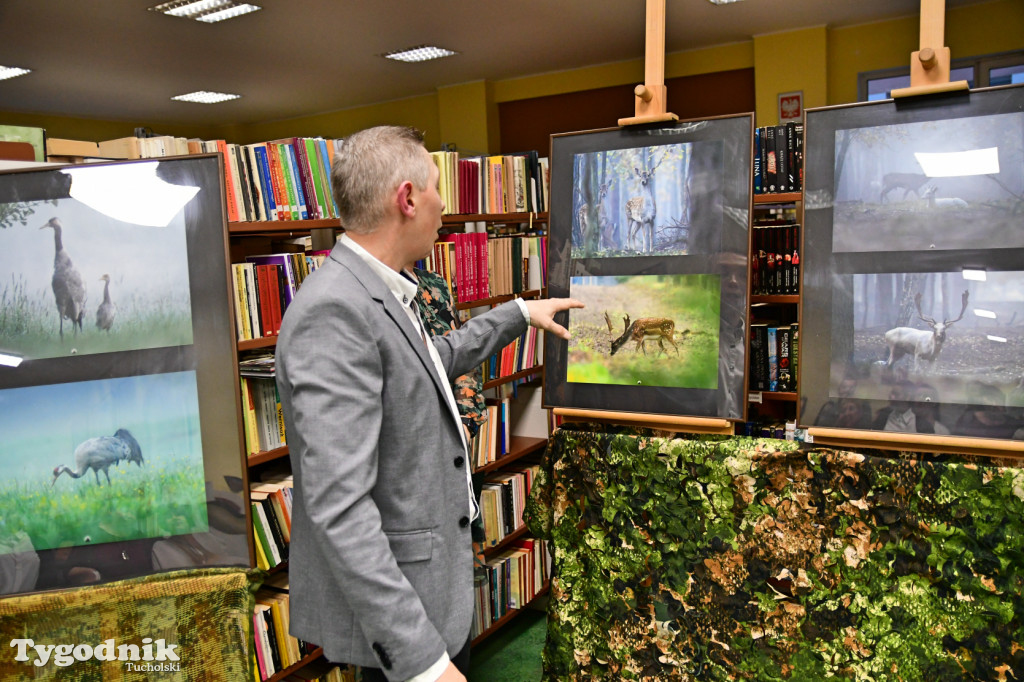  Osa w bibliotece. Marcin Ossowski ma pierwszy wernisaż!