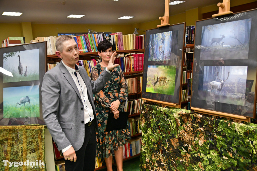  Osa w bibliotece. Marcin Ossowski ma pierwszy wernisaż!