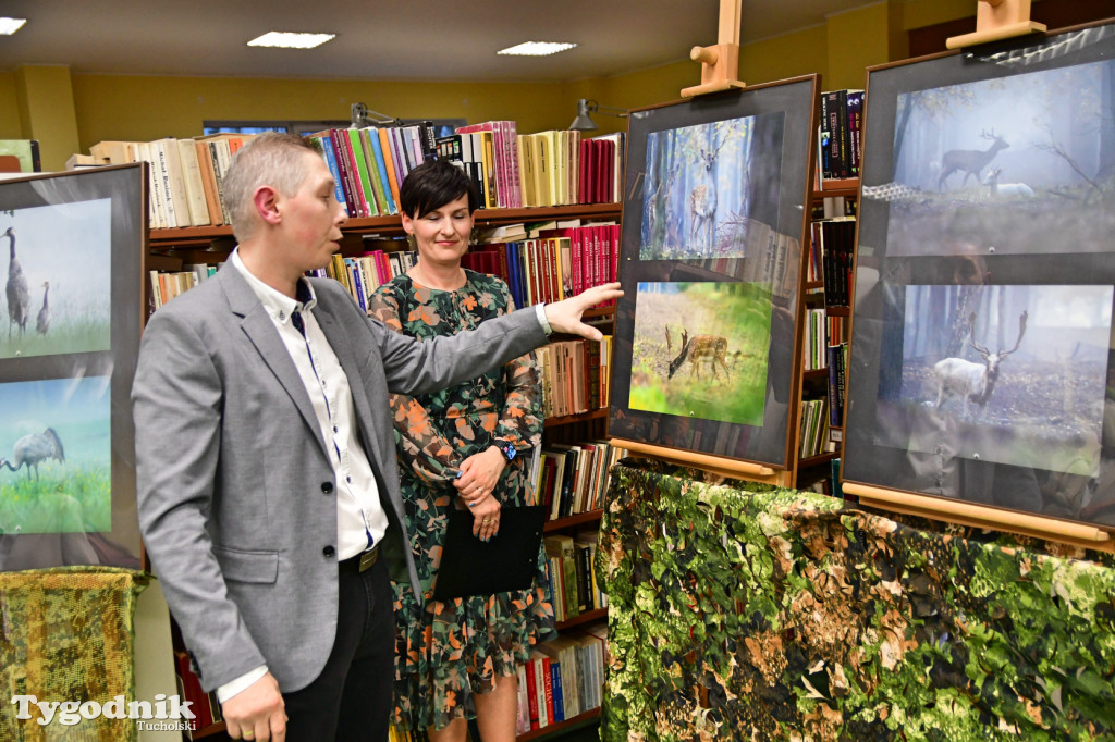  Osa w bibliotece. Marcin Ossowski ma pierwszy wernisaż!