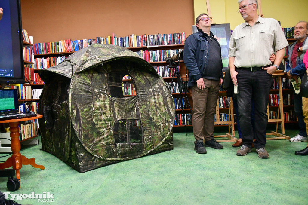  Osa w bibliotece. Marcin Ossowski ma pierwszy wernisaż!