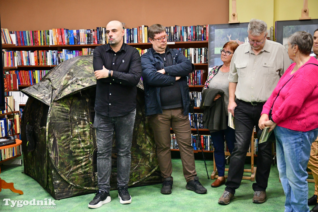  Osa w bibliotece. Marcin Ossowski ma pierwszy wernisaż!