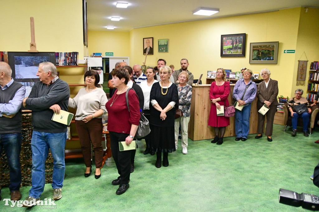  Osa w bibliotece. Marcin Ossowski ma pierwszy wernisaż!
