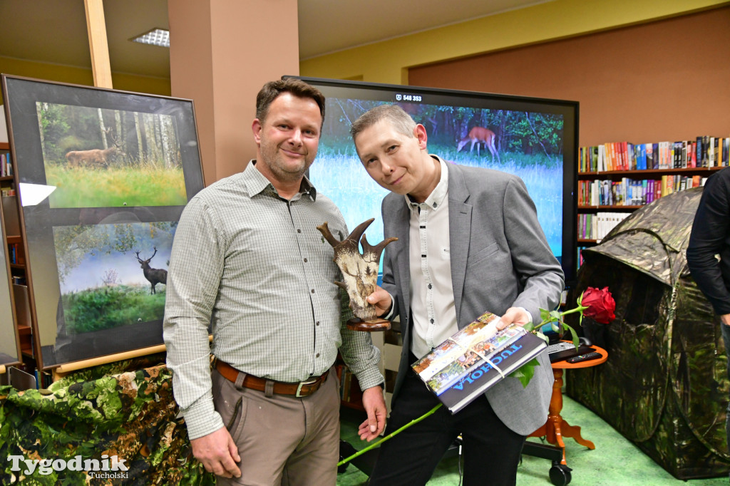  Osa w bibliotece. Marcin Ossowski ma pierwszy wernisaż!