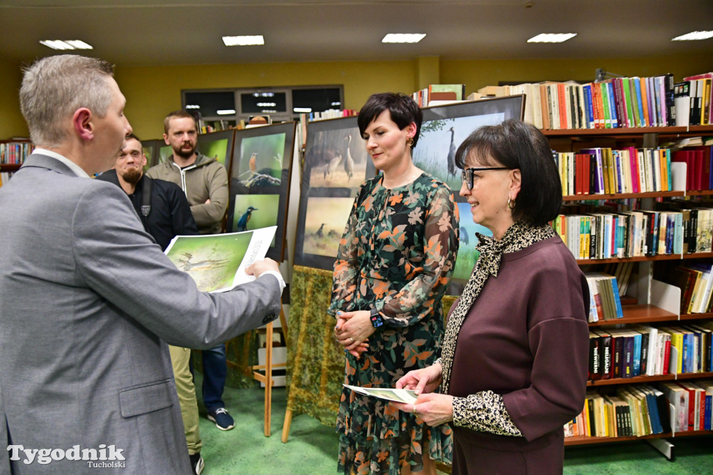 Osa w bibliotece. Marcin Ossowski ma pierwszy wernisaż!