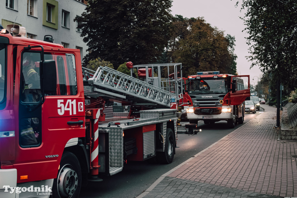 Tuchola. Strażacy ćwiczą! Ewakuacja internatu Technikum Leśnego