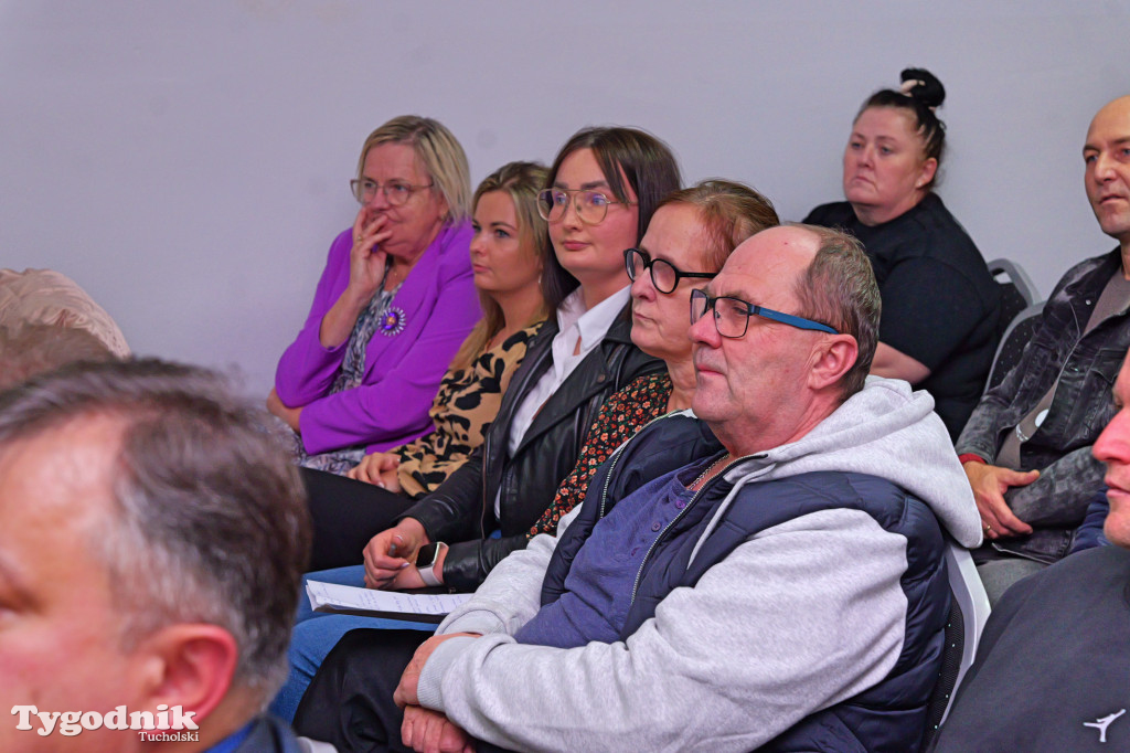 Słupy i sprawa farmy fotowoltaicznej. Spotkanie i co dalej?