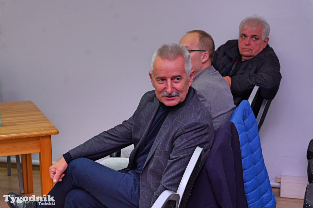 Słupy i sprawa farmy fotowoltaicznej. Spotkanie i co dalej?