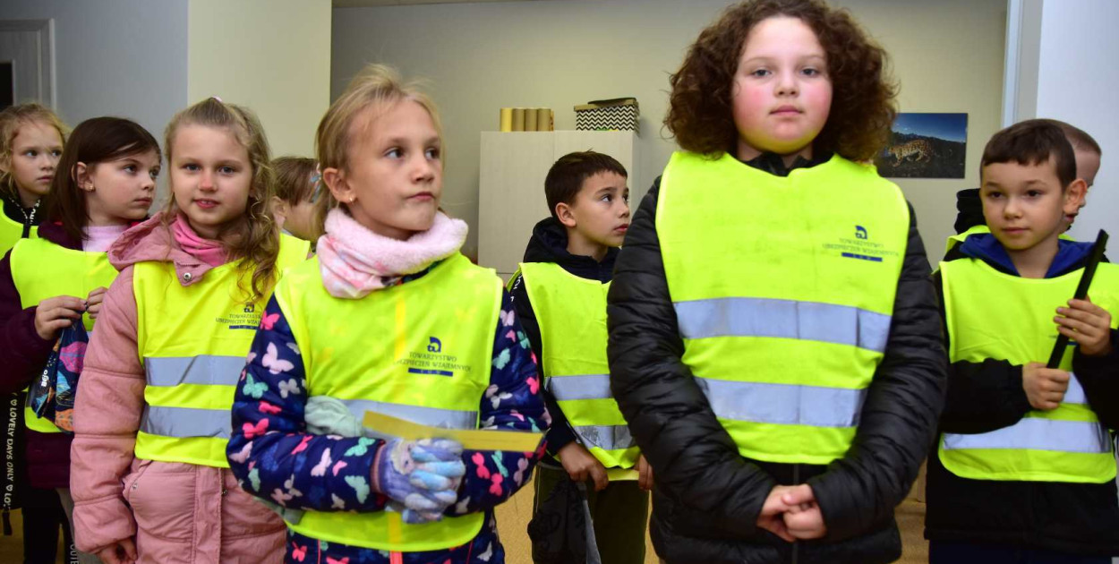 Dzieci z SP nr 2 z wizytą w Klubie seniora w Tucholi