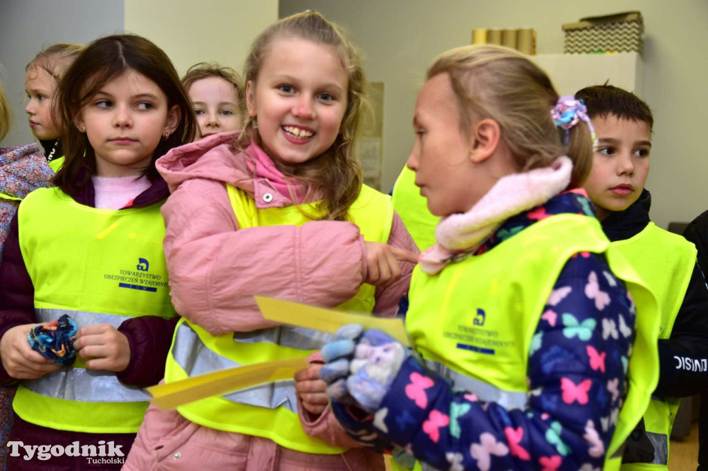 Dzieci z SP nr 2 z wizytą w Klubie seniora w Tucholi