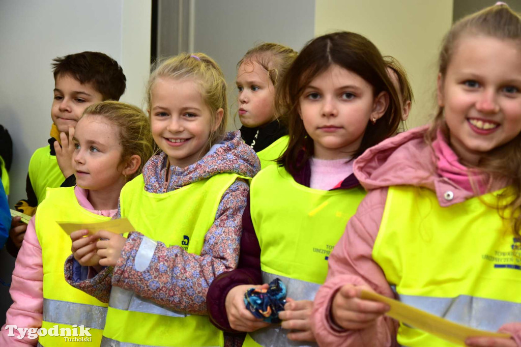 Dzieci z SP nr 2 z wizytą w Klubie seniora w Tucholi