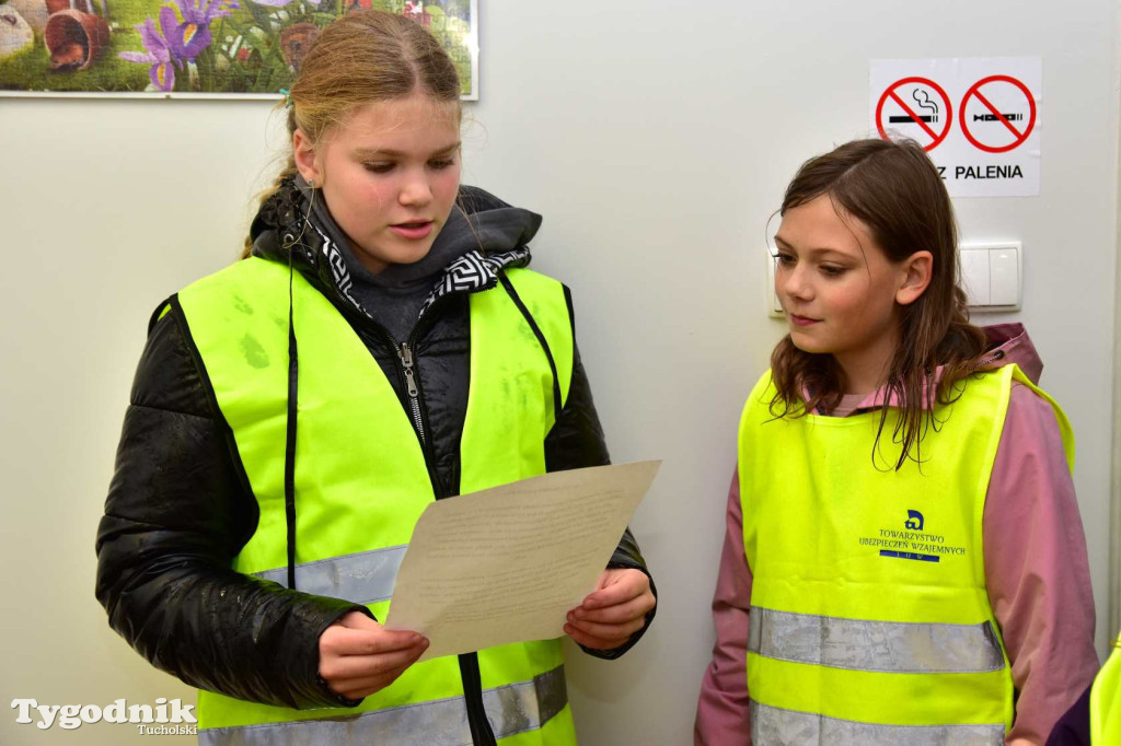 Dzieci z SP nr 2 z wizytą w Klubie seniora w Tucholi