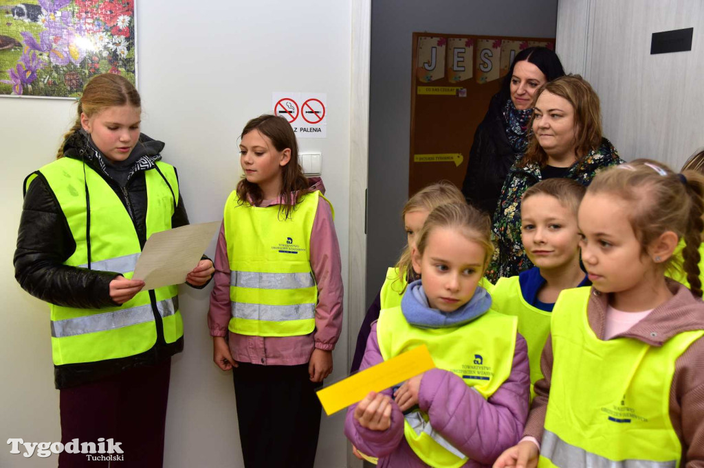 Dzieci z SP nr 2 z wizytą w Klubie seniora w Tucholi