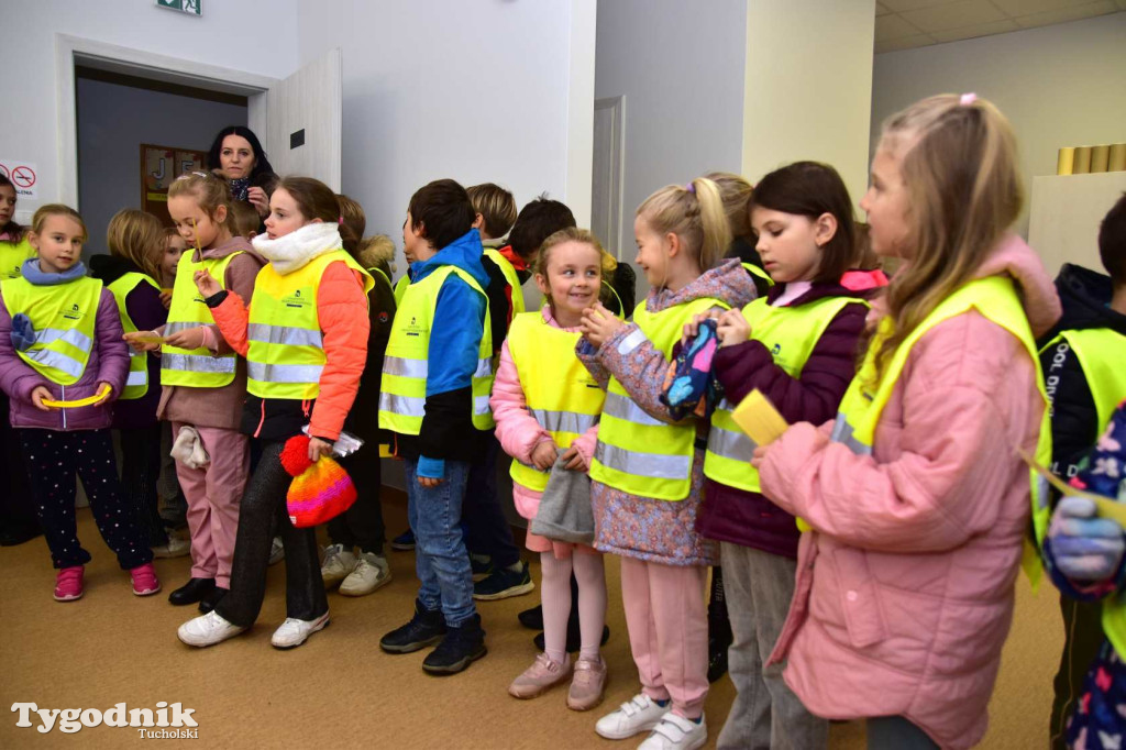 Dzieci z SP nr 2 z wizytą w Klubie seniora w Tucholi