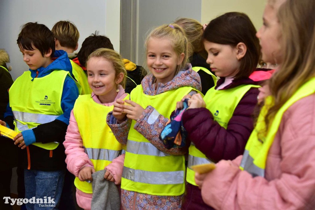 Dzieci z SP nr 2 z wizytą w Klubie seniora w Tucholi