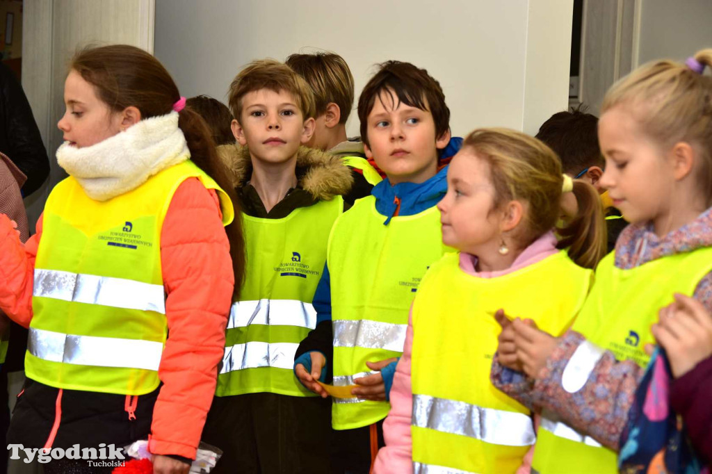 Dzieci z SP nr 2 z wizytą w Klubie seniora w Tucholi