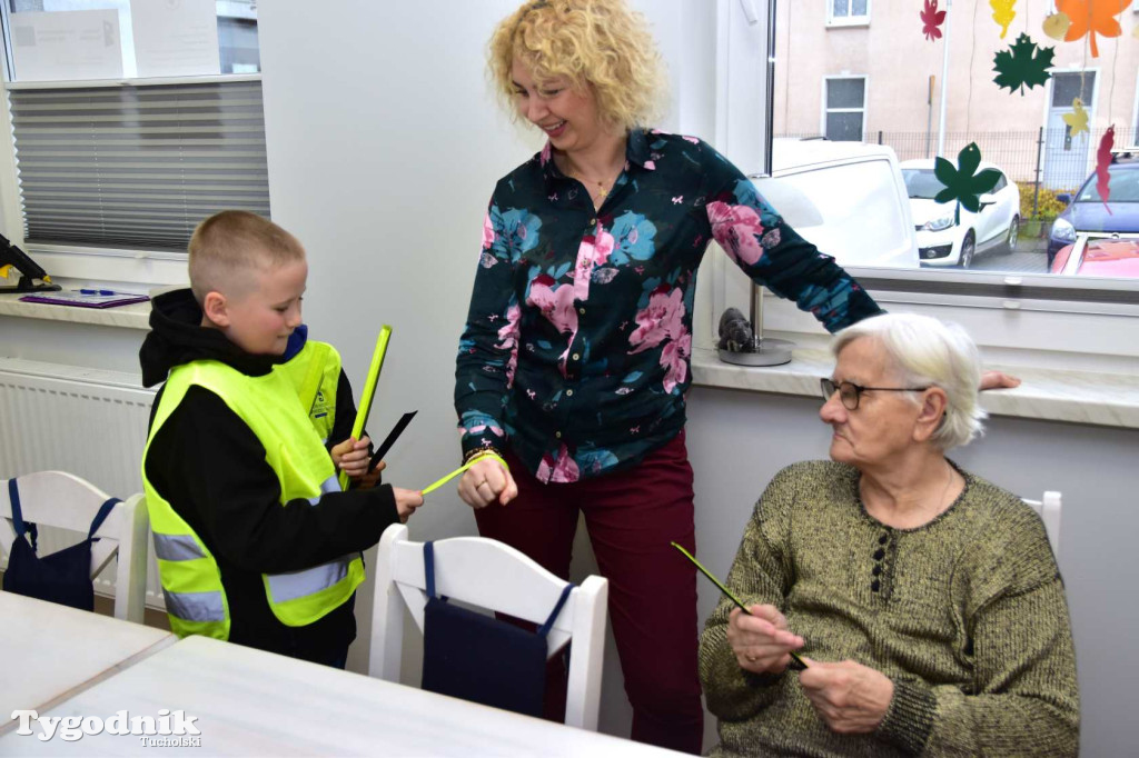 Dzieci z SP nr 2 z wizytą w Klubie seniora w Tucholi