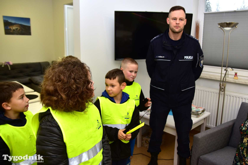 Dzieci z SP nr 2 z wizytą w Klubie seniora w Tucholi