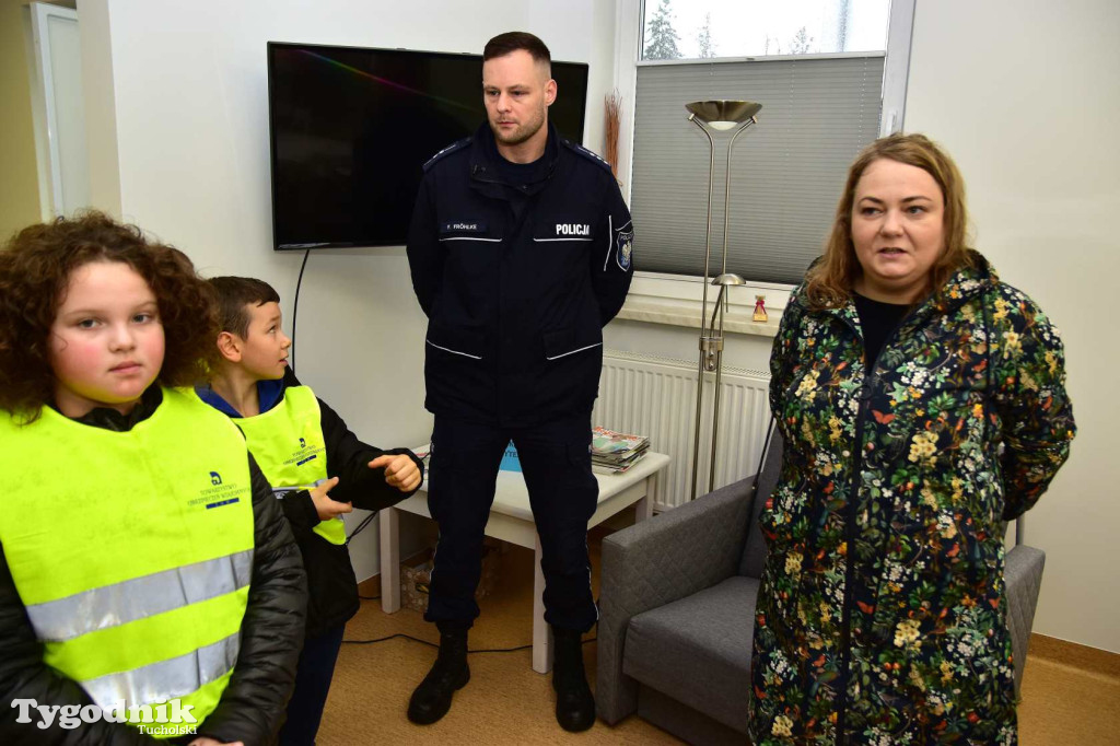 Dzieci z SP nr 2 z wizytą w Klubie seniora w Tucholi