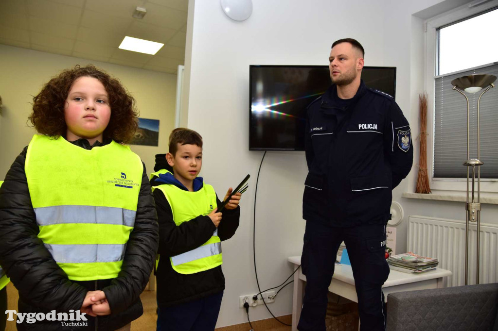 Dzieci z SP nr 2 z wizytą w Klubie seniora w Tucholi