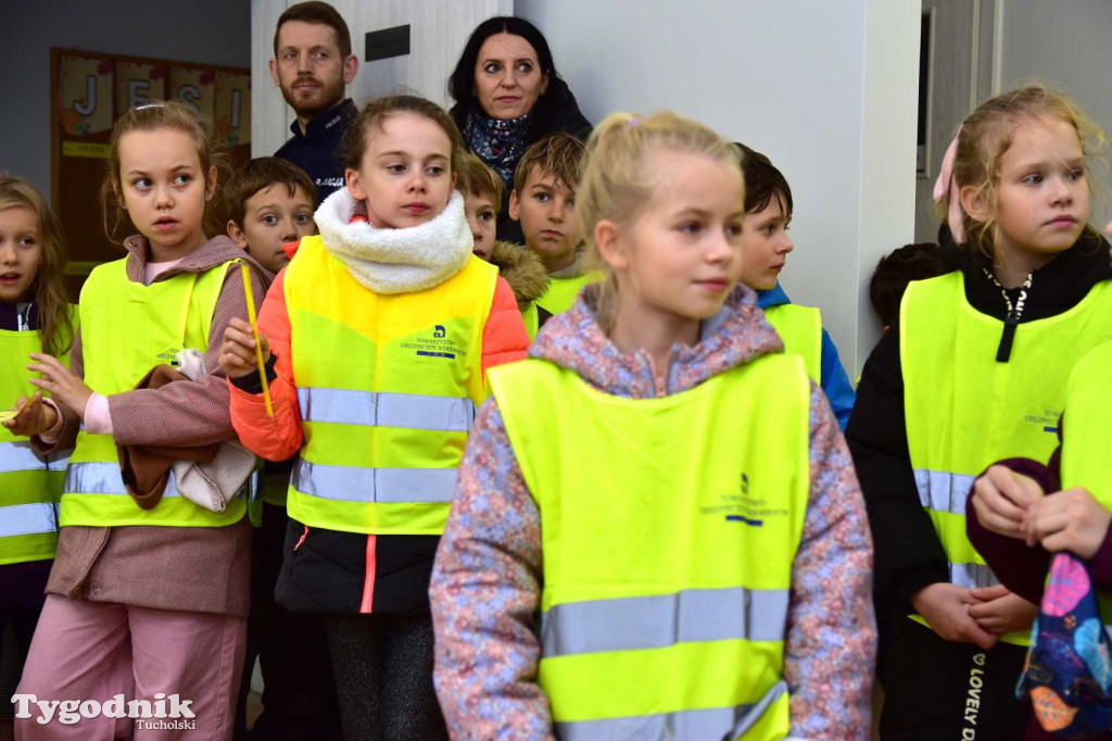 Dzieci z SP nr 2 z wizytą w Klubie seniora w Tucholi