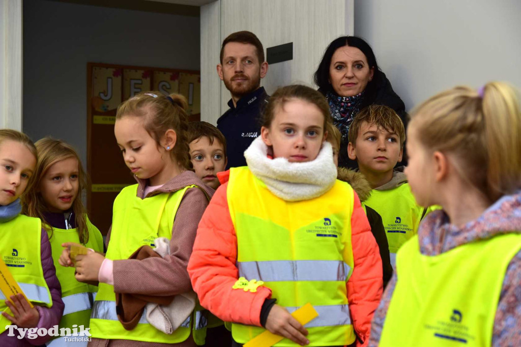 Dzieci z SP nr 2 z wizytą w Klubie seniora w Tucholi