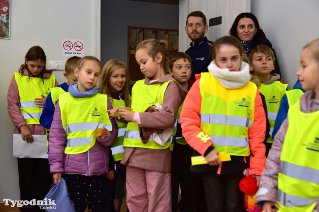 Dzieci z SP nr 2 z wizytą w Klubie seniora w Tucholi