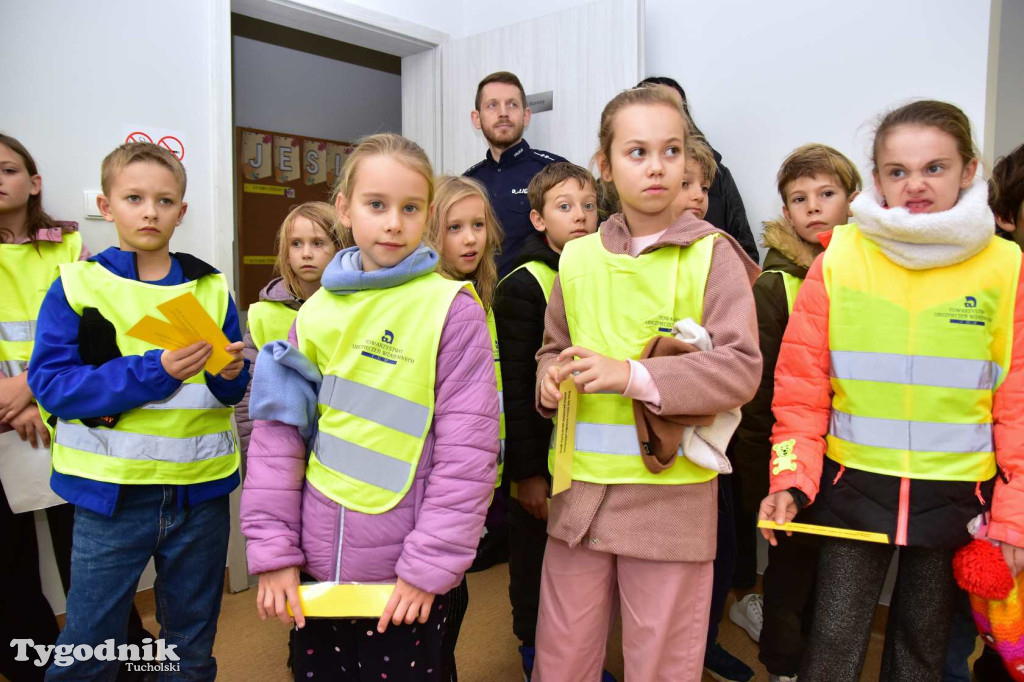 Dzieci z SP nr 2 z wizytą w Klubie seniora w Tucholi