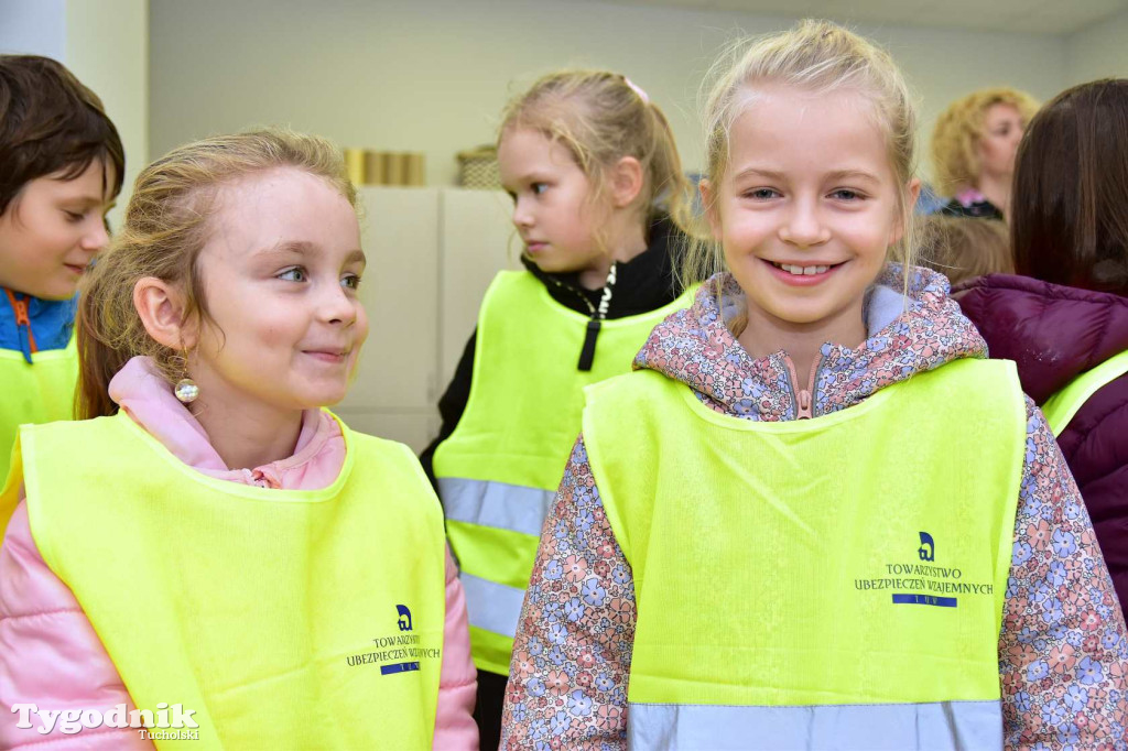 Dzieci z SP nr 2 z wizytą w Klubie seniora w Tucholi