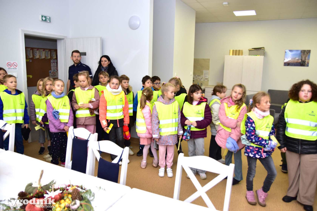 Dzieci z SP nr 2 z wizytą w Klubie seniora w Tucholi