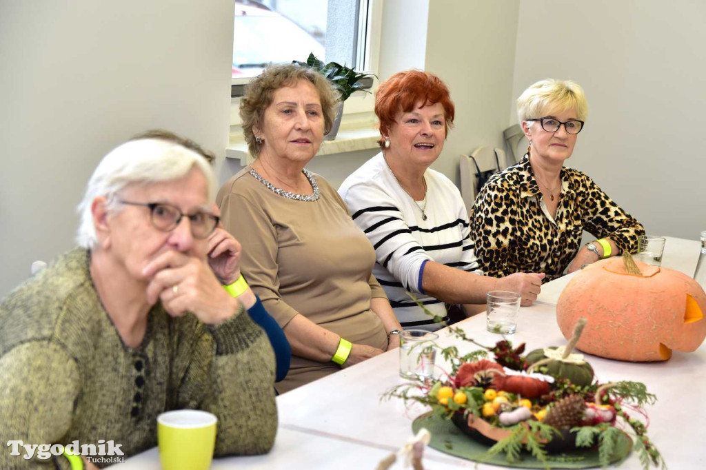 Dzieci z SP nr 2 z wizytą w Klubie seniora w Tucholi